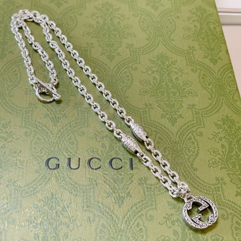 G*u*i necklaces